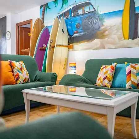 Surf House Sanvi Hostal *