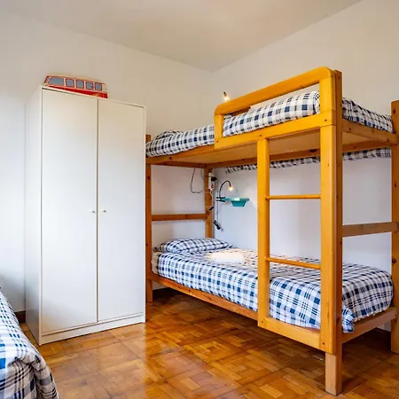 Hostal Surf House Sanvi