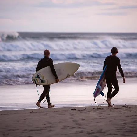 Hostal Surf House Sanvi *